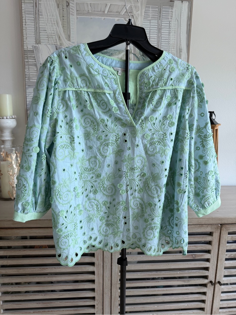 John Mark embroidered Eyelet Paisley floral leaf split V-neck